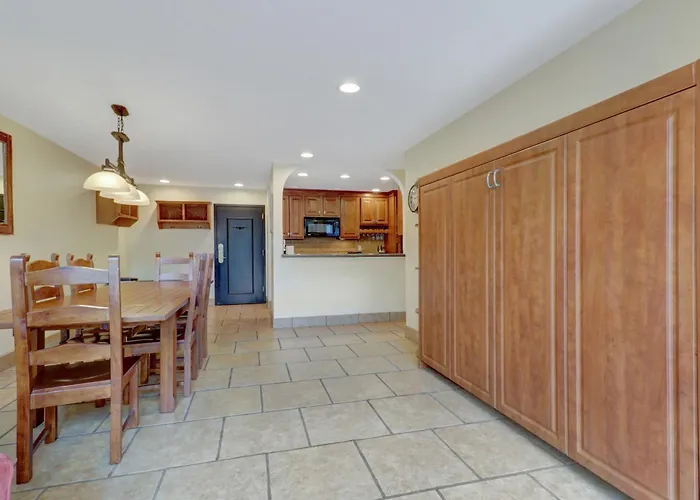 Vs551 Village Square 1 Bedroom 1 Ba Apartment