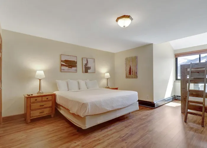Vs551 Village Square 1 Bedroom 1 Ba *